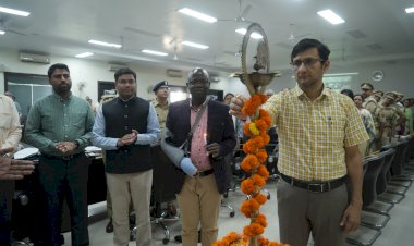 मिशन वात्सल्य एवं मिशन शक्ति का मण्डलायुक्त ने दीप प्रज्ज्वलन कर किया शुभारम्भ