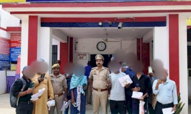 मोबाइल मिला तो खिल उठा चेहरा पुलिस टीम की हुई सराहना  खोए हुए 10 मोबाइल झूंसी पुलिस ने मोबाइल धारकों को किया सुपुर्द