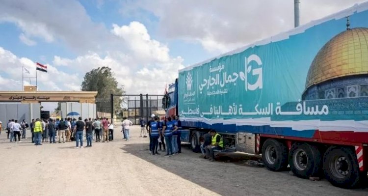 मदद के लिए रफ़ाह क्रॉसिंग पर तैयार कई ट्रक, ग़ज़ा में फंसे लाखों लोगों के लिए लंबा होता इंतज़ार