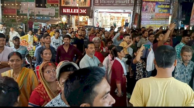 गाजे-बाजे संग निकली राम जी की सवारी 70 लाख की चांदी की चौकी पर प्रभु श्री राम  विराजमान