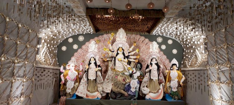 हस्त निर्मितअसम के बांस से* *बनाई कलात्मक इको* फ्रेंडली *दुर्गा पूजा पंडाल