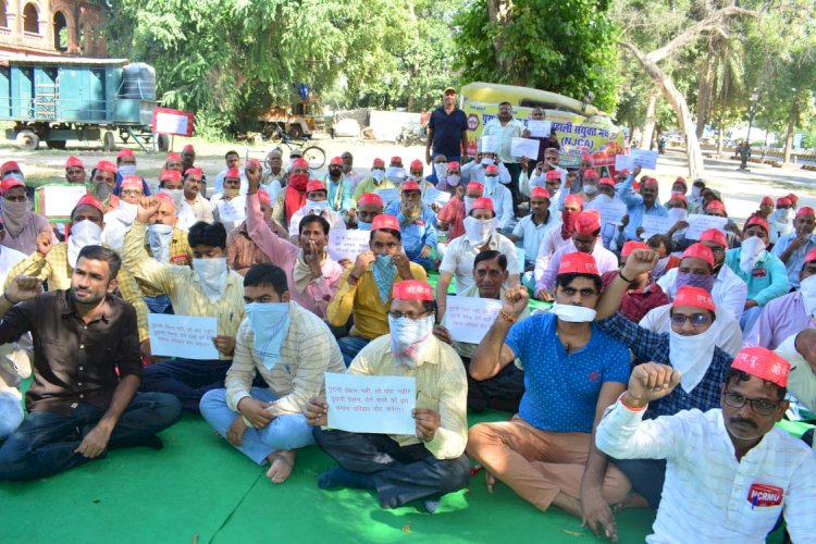 मौन व्रत रहकर केंद्रीय आवाहन पर किया सत्याग्रह आंदोलन  केंद्र व राज्य सरकार पुरानी पेंशन बहाल करने अपील