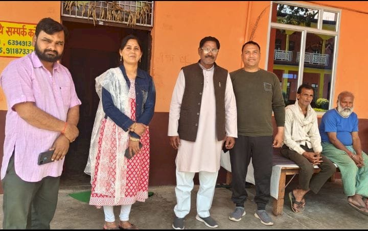 मन की बात110 वा एपिसोड भाजपा महिला मोर्चा मंडल अध्यक्ष पूजा शुक्ला ने जन समूह के साथ सुनी